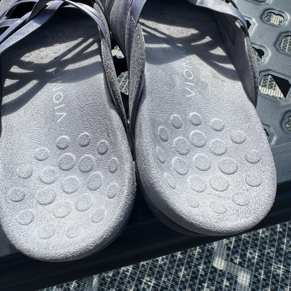 Vionic Gray soft Casual slip-one sandals ☕️🐰 - Picture 4 of 8